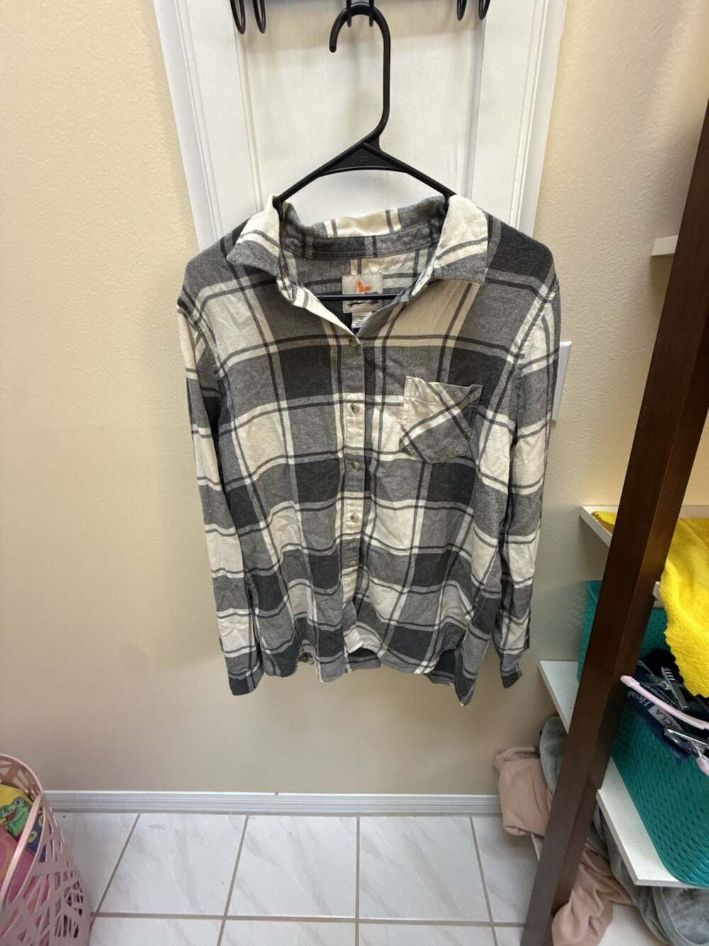 Field & Stream Women's Gray and Cream Plaid Flannel Button-Up Shirt